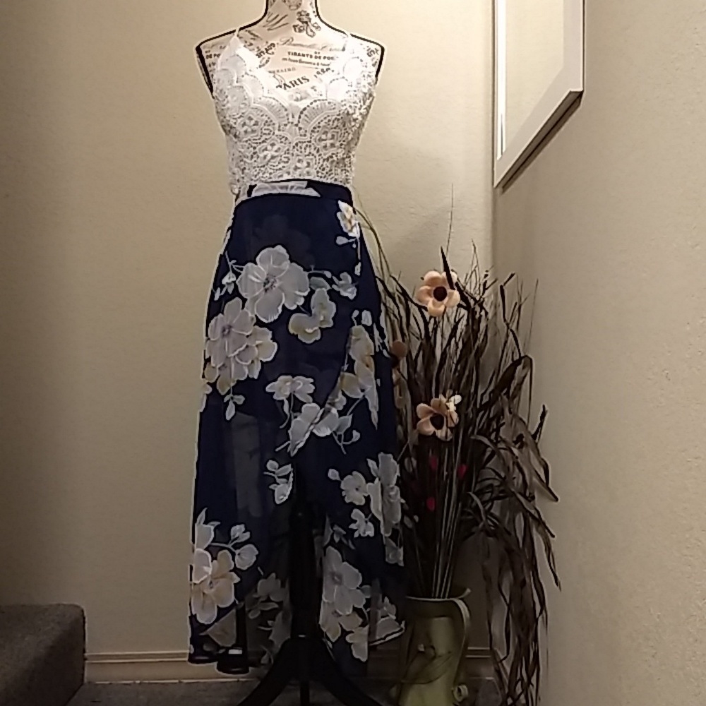 1LEFT⬇️SALE⬇️5⭐s  Beautiful Hi-Low Maxi - Picture 2 of 5